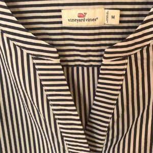 Vineyard vines black and white blouse
